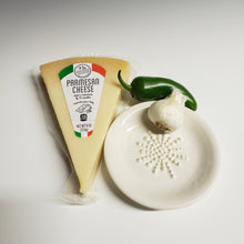 Load image into Gallery viewer, Garlic grater