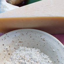 Load image into Gallery viewer, Garlic grater